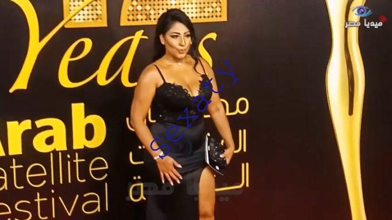الفنانة نيفان صابر بأجرأ فستان على الريدكاربت في مهرجان القنوات الفضائية
