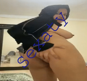 لبوة مصرية فاجرة اوى بتكلم الخول بتاعها و تقوله ازيك يا خول يا متناك كسمك عاوز تلحس الطيز و كلام كتير اخر سفالة
