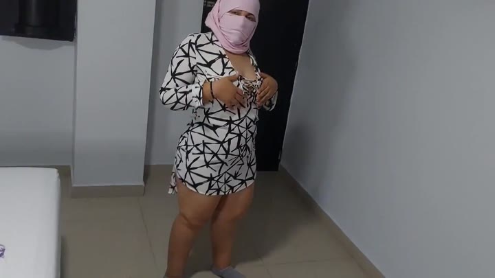 ام مصرية أربعينية كسها نار تتفشخ مع عنتيل نياك ابن حارتها اصغر منها بعشرين سنة