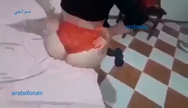 شرموطة جزائرية تعرض لحبيبها طيزها الملبن و المربرب في فيديو مثير