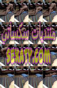 اخيرا قدر يقنع اخته ينيكها في الصالة واستنى لما امهم نزلت وفشخها فشخ