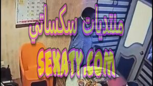 فضيحة خيانة الزوجات الهنديات مع المنجم في مكتبه 1