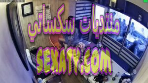 فضيحة خيانة الزوجات الهنديات مع المنجم في مكتبه 2