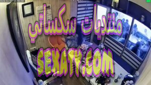 فضيحة خيانة الزوجات الهنديات مع المنجم في مكتبه 3