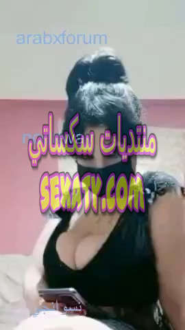 قواد مصري يعرض مراته القحبة في بث مباشر على التانجو 3