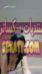 قواد مصري يعرض مراته القحبة في بث مباشر على التانجو 8
