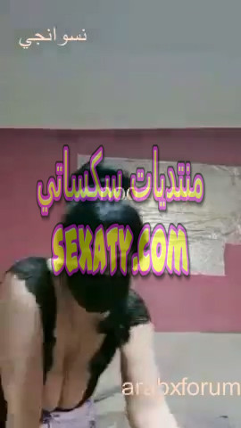 قواد مصري يعرض مراته القحبة في بث مباشر على التانجو 8
