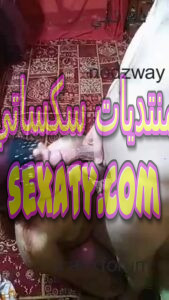 الصعيدي طارق ينيك مراته القحبة سلمى من طيزها على التانجو 4